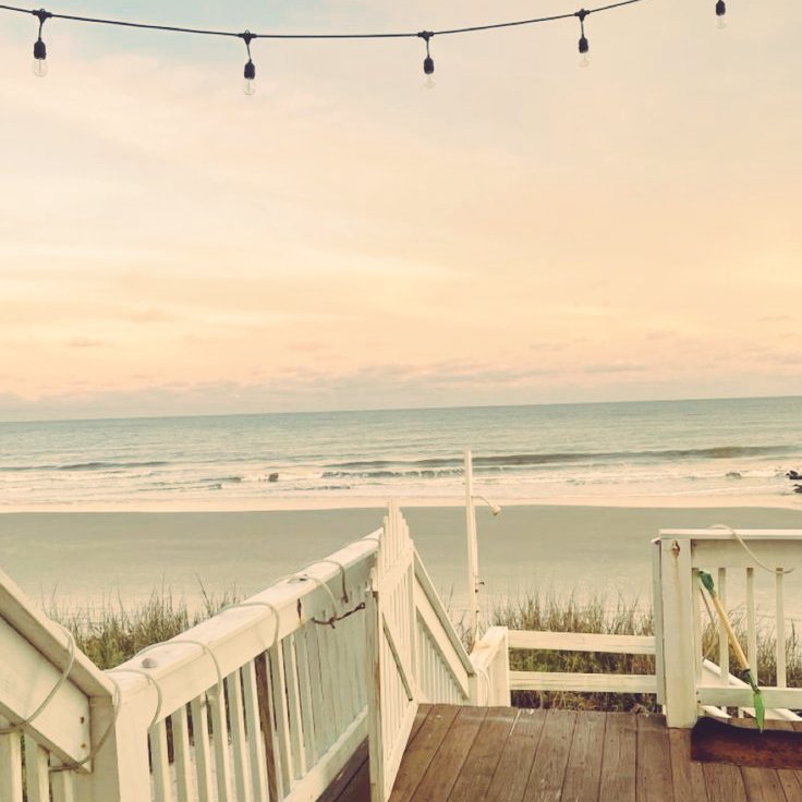 pinky_AlienAsh's tweet photo. 🌅 Underneath the Sunlight – KiriBaku

Eijirou Kirishima teve seus planos de verão arruinados pela sua mãe. E, por isso, ele acabou tendo o melhor verão em 18 anos de vida.

O problema? Essas férias vieram assombrar ele na faculdade, e agora Eijirou tem que fazer uma escolha. https://t.co/nkhCjqsrD6