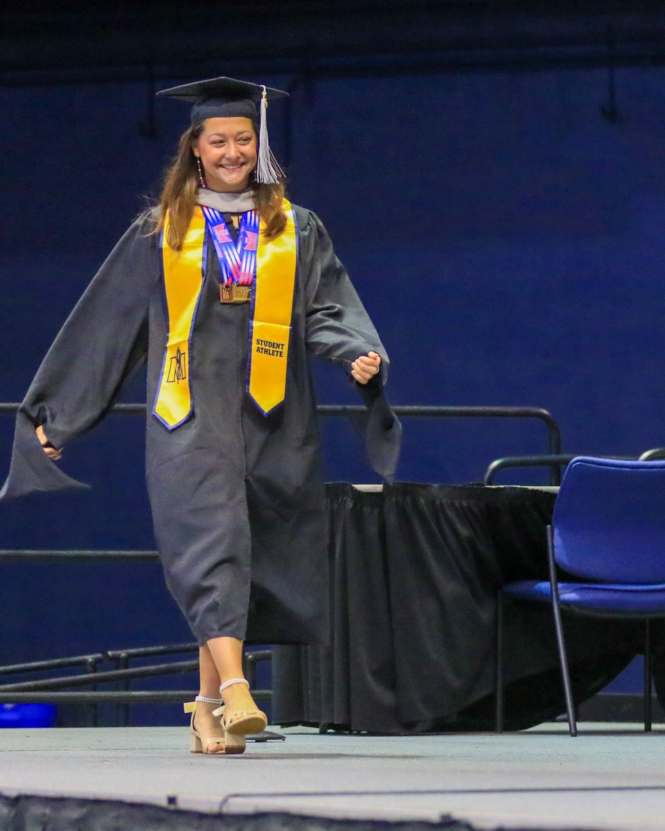 RacersXCTF's tweet photo. Congrats to Jenna Pauly, Faith Bostick, Meghan Fletcher and Lucia Hererro Yanez for graduating this morning! 🥳🎓

We couldn’t be prouder for all that you have accomplished in your careers on the track and in the classroom! 

#GoRacers🏇 https://t.co/6R2XW8EeMr
