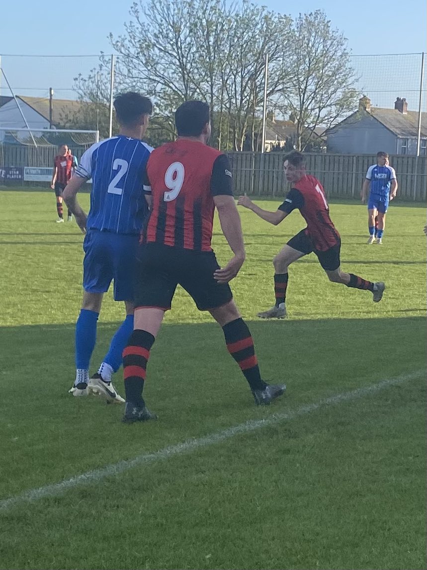 ajmunro1607's tweet photo. Half time at Kellaway park.. Helston devs 1… Redruth united 1.. good game so far.. it’s getting bloody cold though 🥶🥶 #cornishfootball #nonleaguefootball https://t.co/nh2ncJsRwH