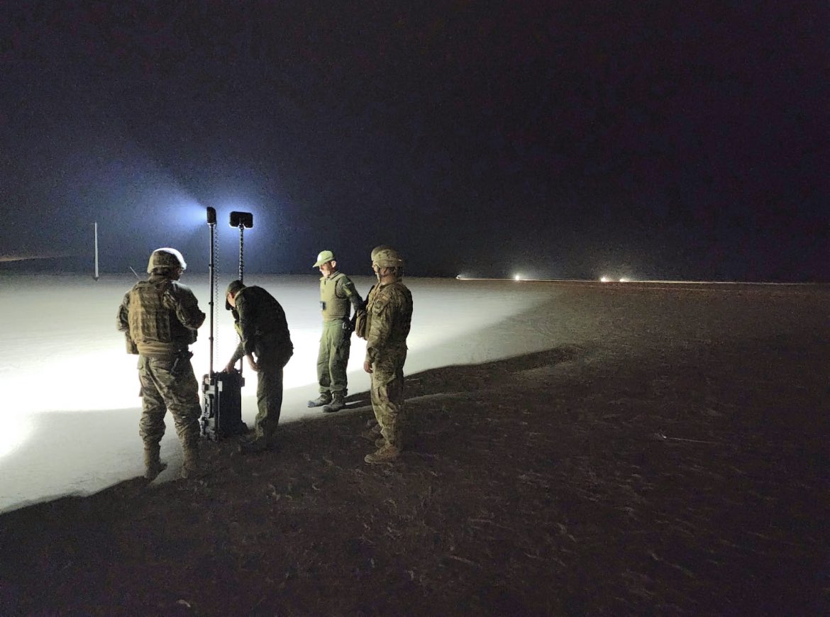 Durante las 24 hrs, con refuerzo durante las horas de oscuridad, por medio de contingente de las distintas Instituciones de las Fuerzas Armadas, Orden y Seguridad que componen la JAF de Arica y Parinacota, se cumplen las tareas dispuestas por el Decreto N.° 78.