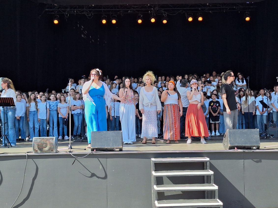 Les répétitions battent leur plein pour le concert "Break Free" de ce soir !  Les élèves ont le sourire, les solistes et musiciens sont là. Un beau spectacle en perspective 🎶