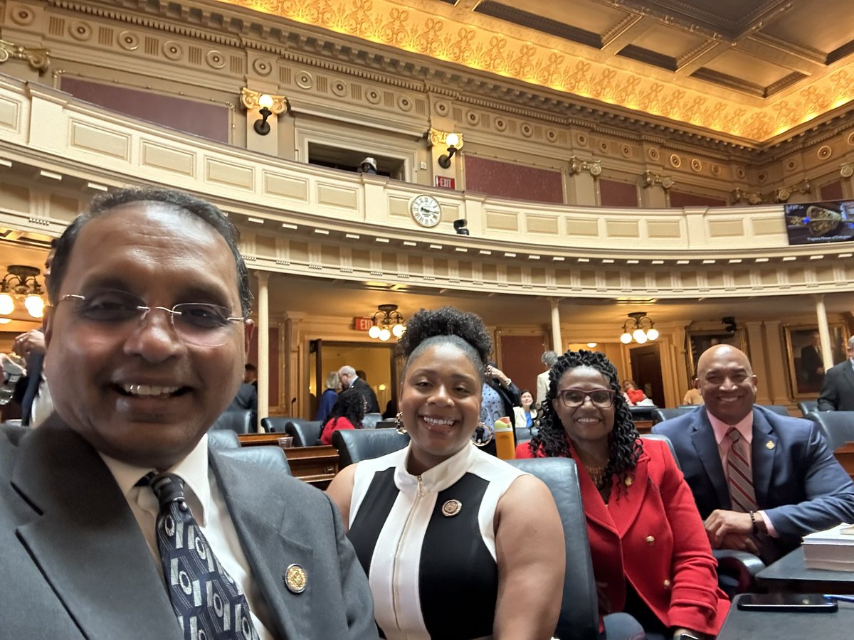 Amazing seat mates!! @destinyforva @Keys_Gamarra @thedrmikejones