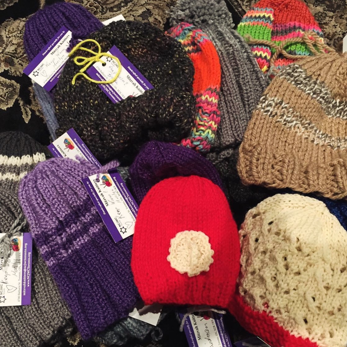 Handknit accessories with handwritten notes! 🫶 We’re grateful to the team at @mitzvahknitters for their ongoing donations to keep Canadians warm. Through our #UnitedHearts for Canada program, these items will be distributed to those in need. #beabrandforcanada #unitedinchange