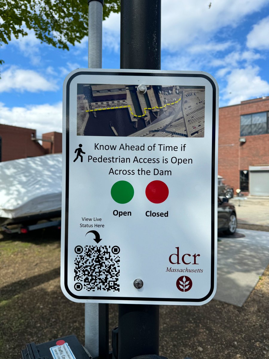 Is it possible that we –who’ve whined about not knowing when @MassDCR would restrict pedestrian access to the Charles River locks crossing– have had our wish granted? This is lovely & exactly what I had hoped for. Thank you! cc:@somershade1 @universalhub @carsNbikelane