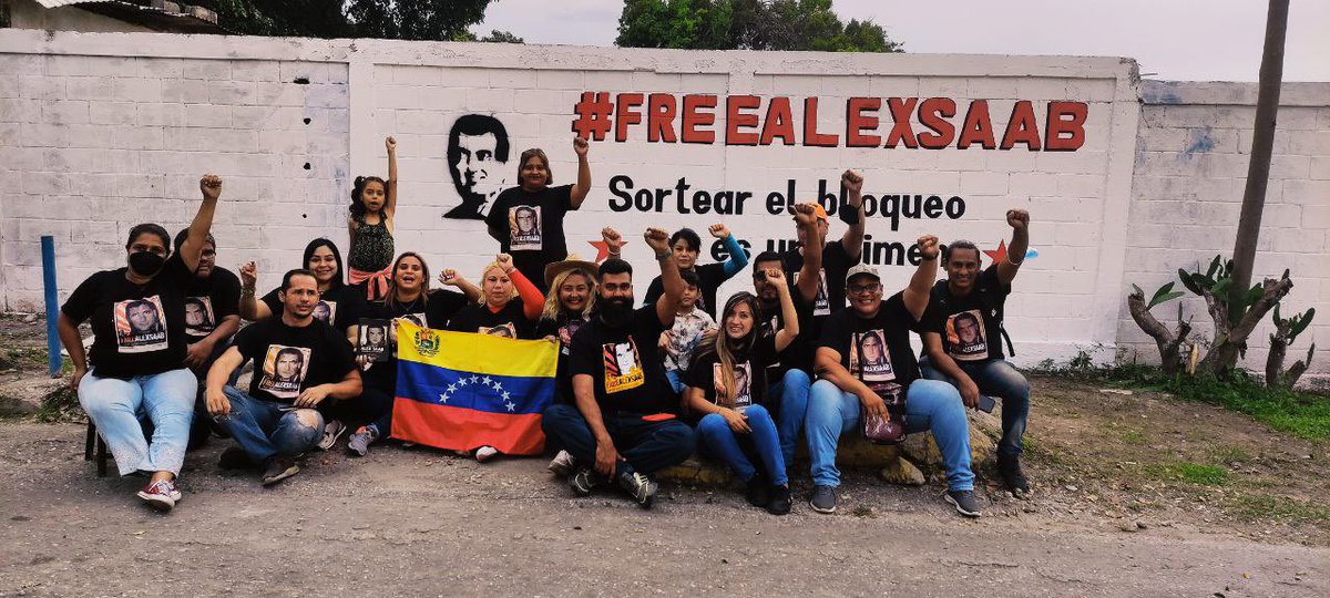 Un día como hoy #13May hace 2 años salimos a las calles y llevamos la verdad de Venezuela en las paredes, además de denunciar el secuestro de nuestro Diplomático venezolano @AlexNSaab por la defensa de su libertad, Nuestro Agente Antibloqueo está con nosotros 💪 #5SeñasDelPueblo…