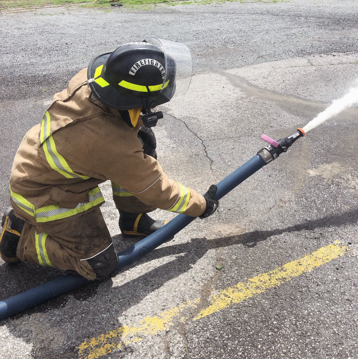 FirehouseTrain1's tweet image. The work doesn’t stop, each and everyday. When all you do is train, there is no other option but to get good at what you do.👩🏻‍🚒💦
#taskforcetips #hosebundle #highrisefirefighting #setsandreps #skillsanddrills #industrialfireresponse #ventilationprofile