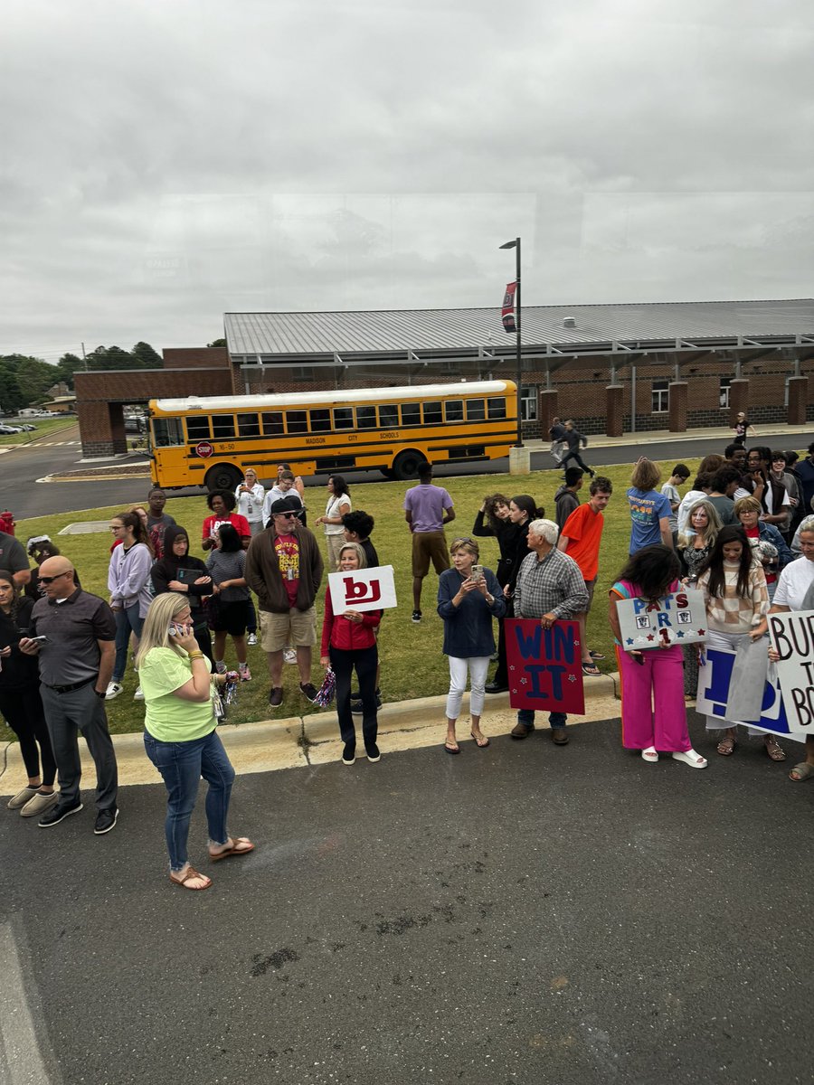 BJHSBaseball's tweet photo. Oxford bound!!! Thank you Bob Jones students, teachers, admin and the Madison City Police for a great send off!! https://t.co/xmgVFl2fiB