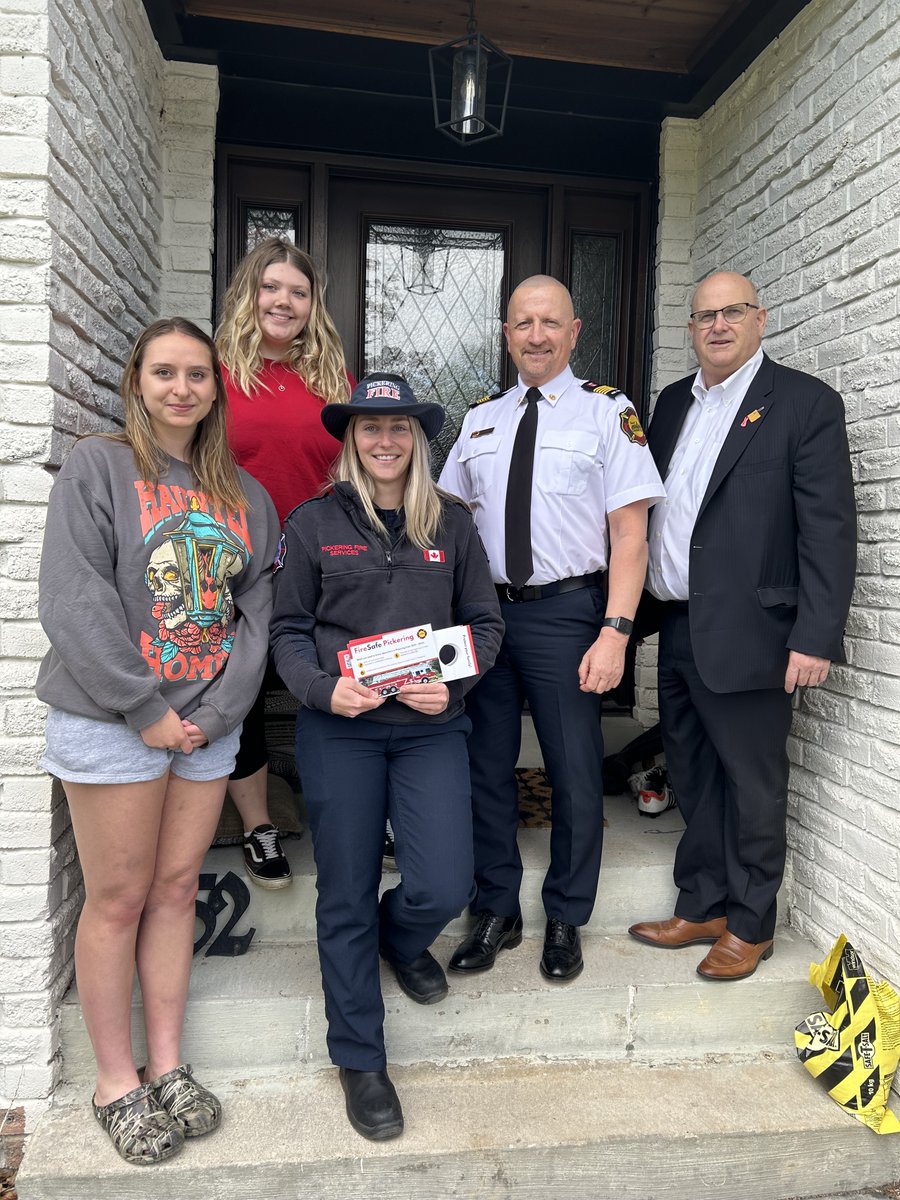 CityofPickering's tweet photo. #PickeringFire and Mayor Ashe went door-to-door as part of the #FireSafePickering campaign, which educates residents about fire safety and fire-related issues in the community🚪✅

#Pickering resident, Natasha, said➡️ “Initiatives like this are so important for our community, because house fires are detrimental and it's important to help stop them."

Visit https://t.co/2pmazkjeix to learn more.

#FireSafety #CommunityEngagement