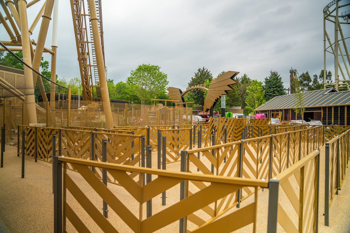ThorpeRush's tweet photo. Fearless Valley is Almost complete! What are you most excited for the Shop, the Queue line or the UKS Tallest &amp; fastest Rollercoaster? 💛

#THORPEPARK #Themepark #ThorpeRush https://t.co/u1FQNnaOeg