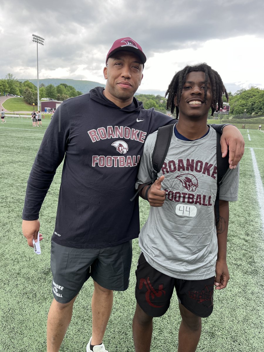 calebhen_'s tweet photo. Had a great time at Roanoke College this past weekend.  @CoachGiancola @Coach_Ven3  thank you for your hospitality. @RRACKLEY9 @RamsFootballNC @CoachRagland919 #senioryearloading #co2025 https://t.co/z3BwEbIk9u