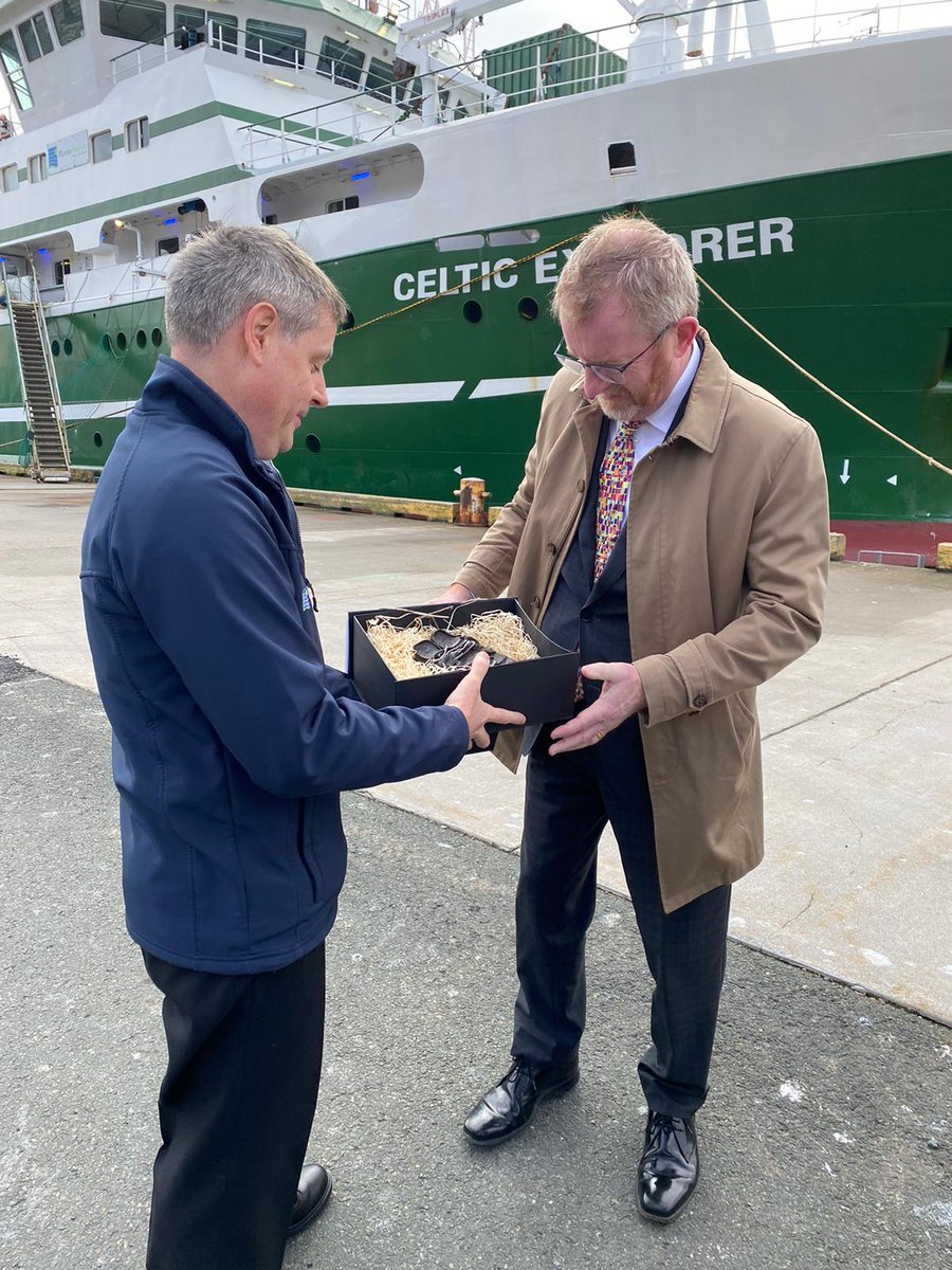 📷Thanks to Len Cowley for a selection of images from St. John's, Newfoundland, Canada 🇨🇦 as the Bronze Famine Shoes arrive aboard the RV Celtic Explorer. For more on this story click on the following link - bit.ly/BronzeFamineSh… @EamonnMcKee @IrlAmbCanada @famineway