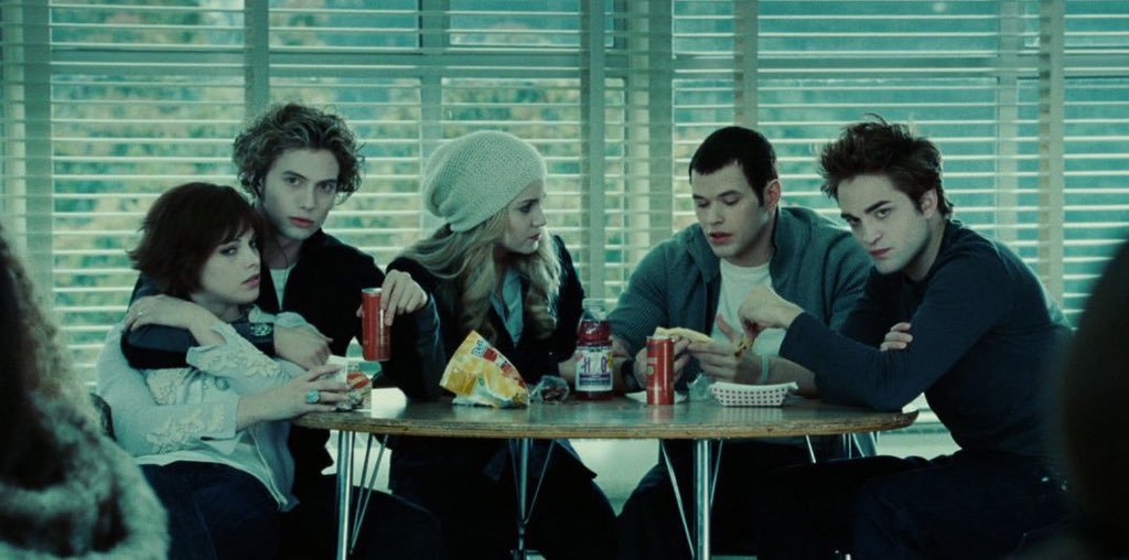 TheCinesthetic's tweet photo. twilight (2008) dir. catherine hardwicke https://t.co/o8JG2au87L