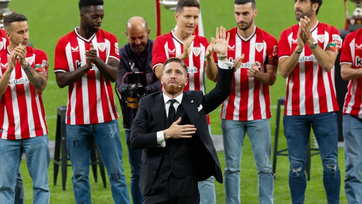 AthleticXtra's tweet photo. 🎙️ Muniain: “Ha sido muy emocionante. Es algo que me llevaré en mi corazón. Esperaba no romper a llorar, pero al final ese último paseo con la gente y la música no he podido aguantar". https://t.co/LVp7upoWIA