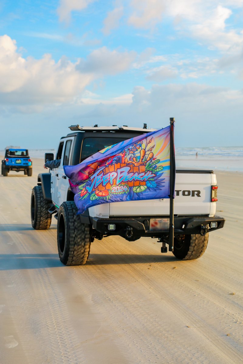DriversAutoMart's tweet photo. 🚙 #Jeep 4x4s stretch 10 miles long during the annual #JeepBeach2024 parade in #DaytonaBeach, FL ⛱😎 https://t.co/ySbh3TSj6W