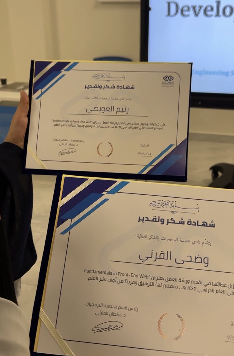 R_287r's tweet image. الحمدلله سُعدت جدا بتقديمي اول ورشة عمل مع رفيقتي الرائعة @wadhaalii  ✨

الورشة كانت بعنوان :
fundamentals in front-end web development 

شكرا لنادي هندسة البرمجيات @SESC_UJ لإتاحة هذه الفرصة ، كانت يومين اكثر من رائعة ♥️♥️.

شكرا لجميع الحضور اتشرفت فيكم و بمعرفتكم و ان شاءالله…