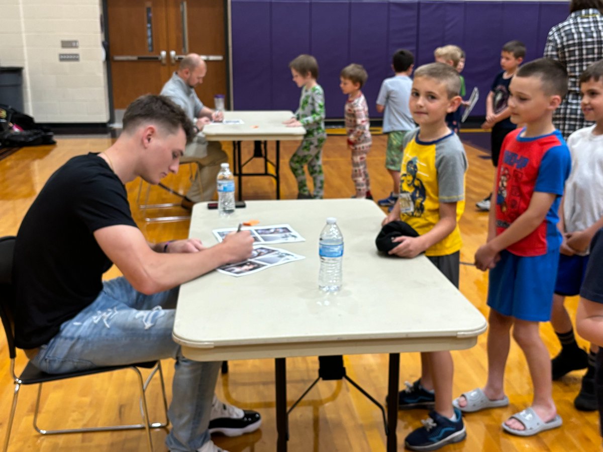 HolgateSchools's tweet image. The Elementary began Right to Read week by having  Spencer Root (College of Wooster-baseball), Mason Brandt (U of Findlay-basketball), Josh Verhoff (U of Findlay-Track &amp;amp; Field), &amp;amp; Jonathon Niese (NY Mets, Pittsburgh Pirates, Texas Rangers, NY Yankees, &amp;amp; Seattle Mariners) share.