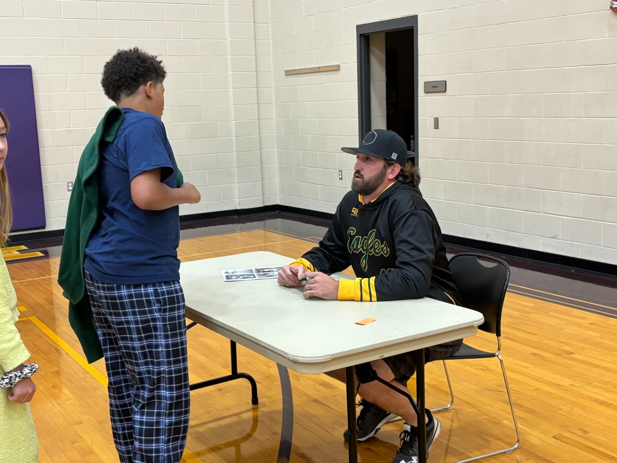 HolgateSchools's tweet image. The Elementary began Right to Read week by having  Spencer Root (College of Wooster-baseball), Mason Brandt (U of Findlay-basketball), Josh Verhoff (U of Findlay-Track &amp;amp; Field), &amp;amp; Jonathon Niese (NY Mets, Pittsburgh Pirates, Texas Rangers, NY Yankees, &amp;amp; Seattle Mariners) share.