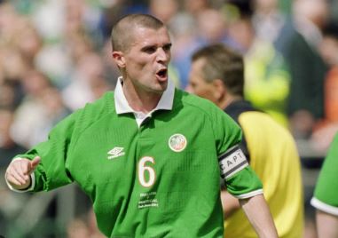 RajadoresFutbol's tweet photo. Roy Keane. Su última sonrisa data de 1985. Legendario capitán de Irlanda y del United que le partió la pierna a Haaland padre en más trozos que Bisbal el corazón a Chenoa cuando le hizo la cobra. Mediocentro más duro que una chapata tres días después de haberla comprado. https://t.co/uUW6hJfw8H