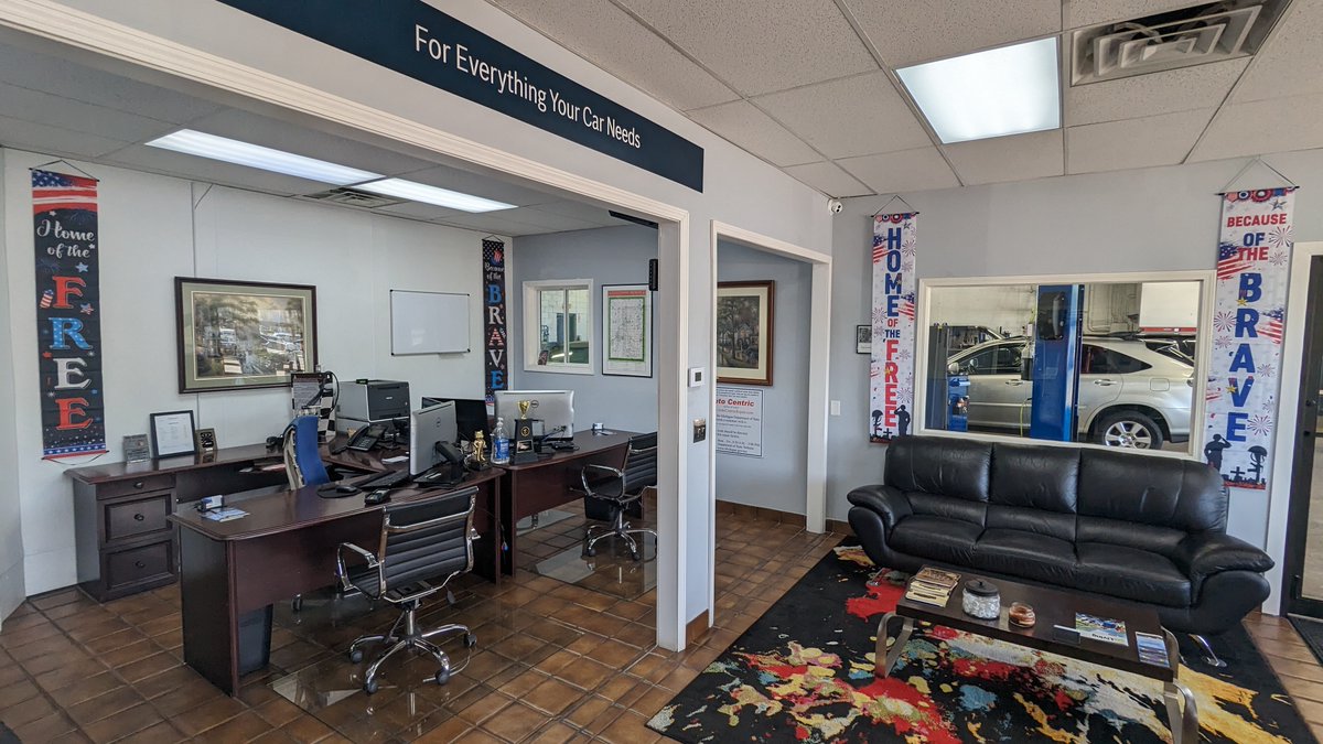 AutoCentric1's tweet image. Memorial Day (Decoration Day) banners are up! :) 
#localautorepair