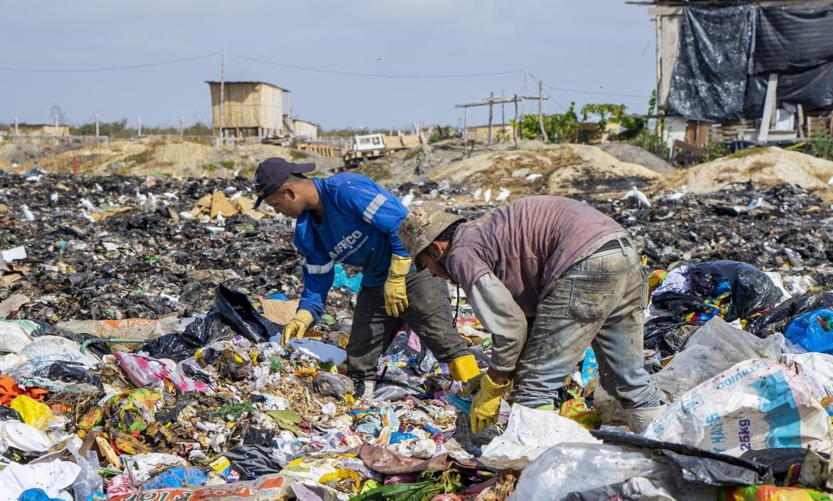 🚨 Alerta: Desastre de contaminación ambiental nivel 3 (máxima escala) azota al cantón #Playas en Guayas: su sistema de manejo de basura está colapsado. Efectos: 💀 Riesgo de destrucción de la vida marítima en #Galápagos por la basura acarreada desde Playas hacia el