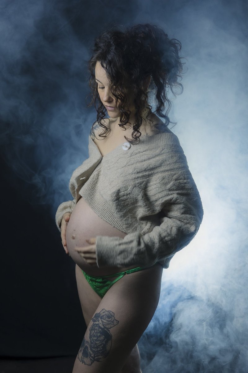ChubbyCoon's tweet photo. Quelques photos de grossesse de @mary_brtt au studio ! https://t.co/pIHj55X9cJ