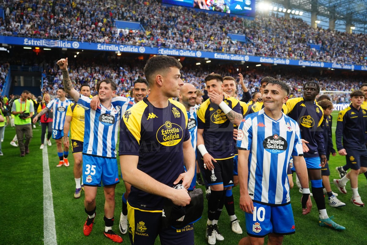 ManuLaya's tweet photo. @LP10oficial @RCDeportivo Un pedacito de @UnionistasCF también en la plantilla del Depor ayer en el ascenso con @Albersv13 https://t.co/ge6YkDNFG9