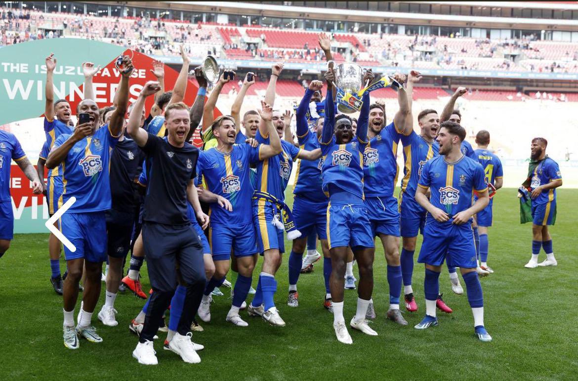 adalbertopinto3's tweet photo. FA VASE ✅ 
Wembley ✅ 

Good night twitter. https://t.co/sENF3Dx66L