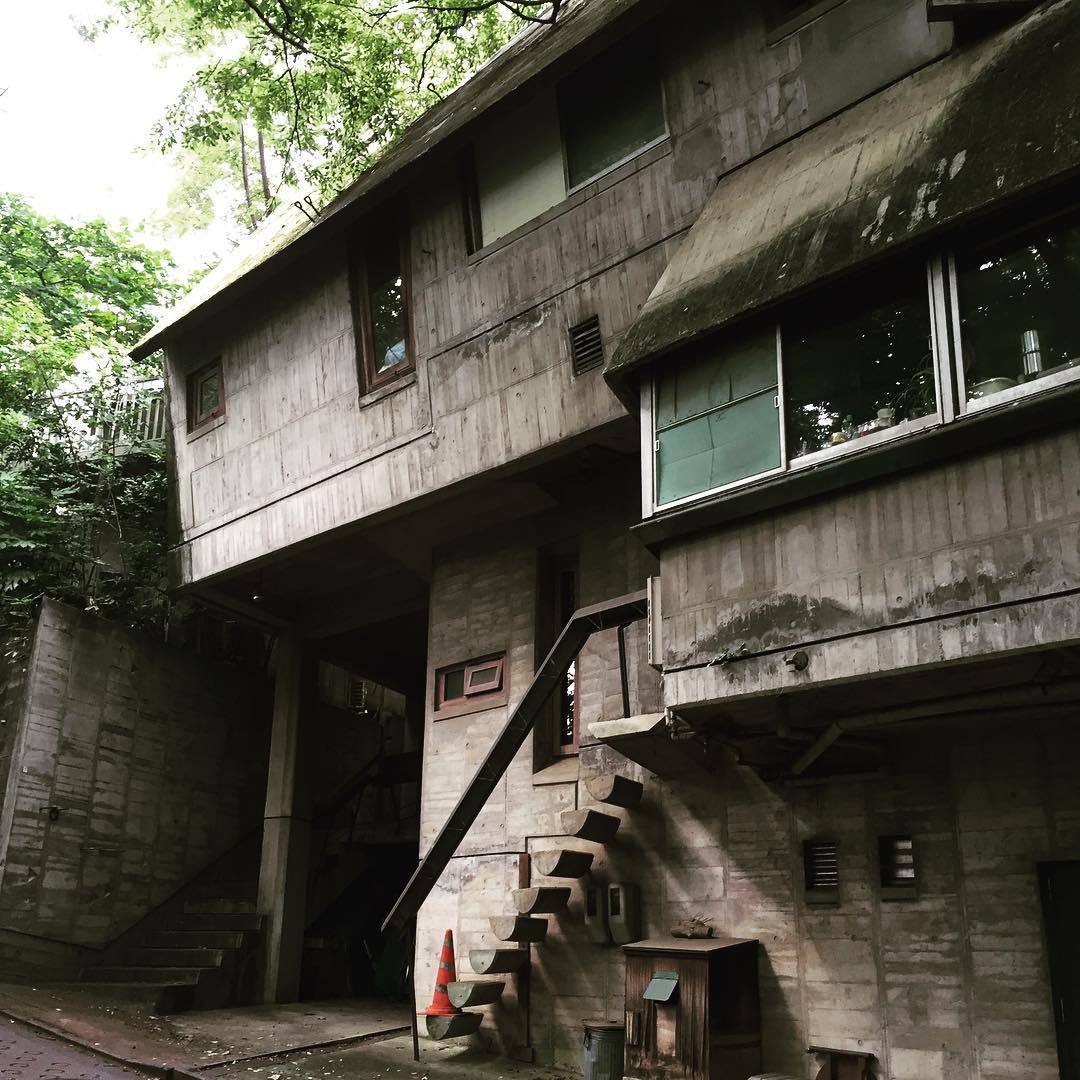 sovietsoleri's tweet photo. Yoshizaka worked directly under Le Corbusier in Paris and then worked on his own in Japan starting in 1952, with this building completed in 1964. Yoshizaka transformed Corbusier’s architecture concepts into the post-war modernist Japanese identity. https://t.co/7BtHbIt8S0