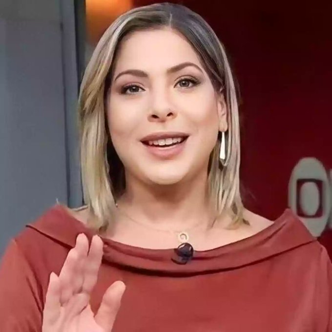 Fala sério, como o gado quer comparar a Daniela Lima, uma mulher linda dessa com a Michelle que tá só o bagaço.

Toma vergonha gado, a Daniela dá de 10 a 0 ... 👇