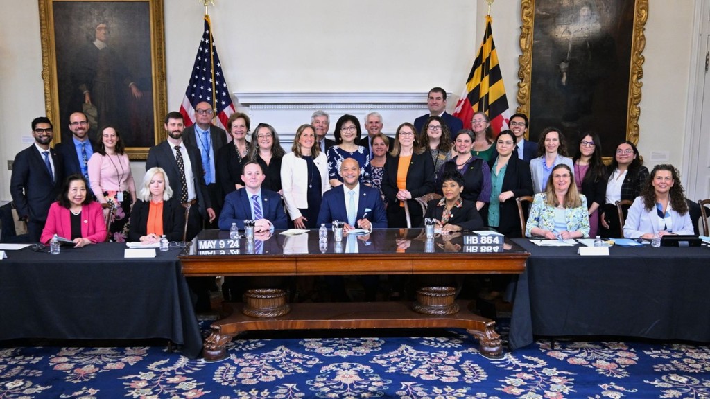 #ICYMI Gov. @iamwesmoore signed legislation to strengthen #EmPOWER Maryland, the state’s energy efficiency program! The new law will reduce air pollution, save money, and move Maryland closer to achieving its climate goals. Learn more: pirg.org/media-center/g…