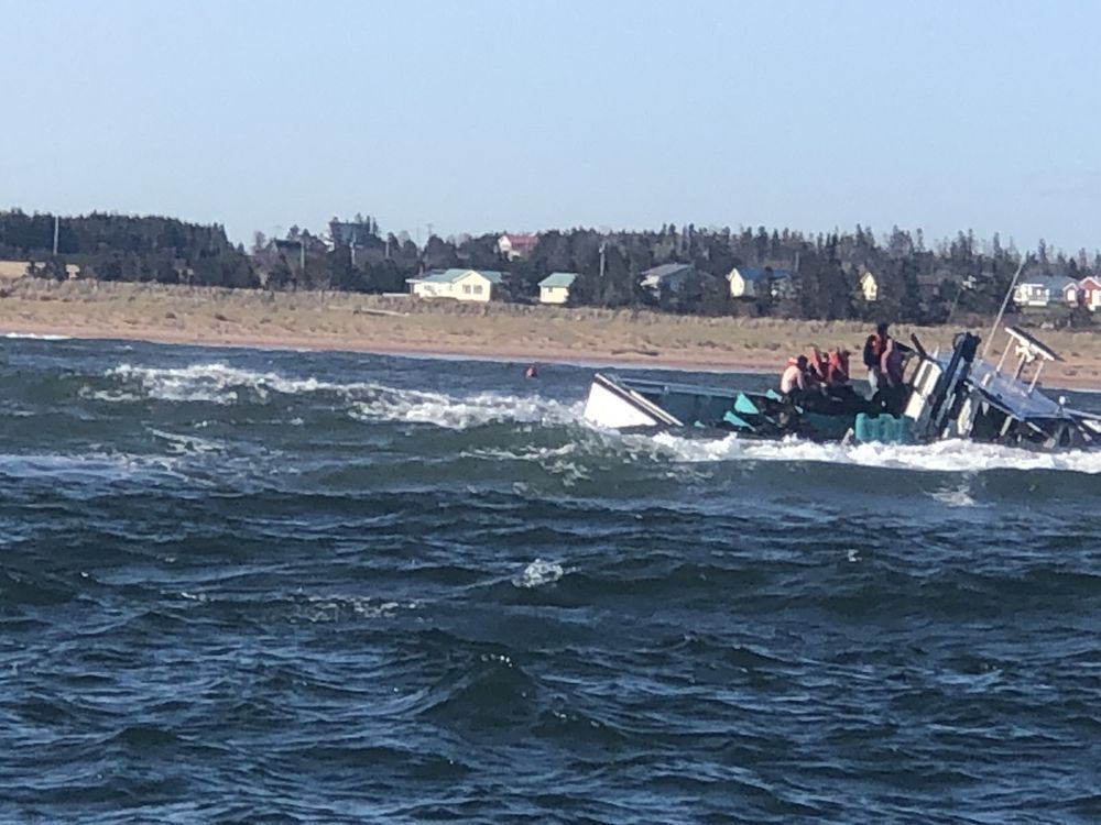 Five crew rescued after mussel boat runs aground off Prince Edward Island ottawacitizen.com/pmn/news-pmn/c…