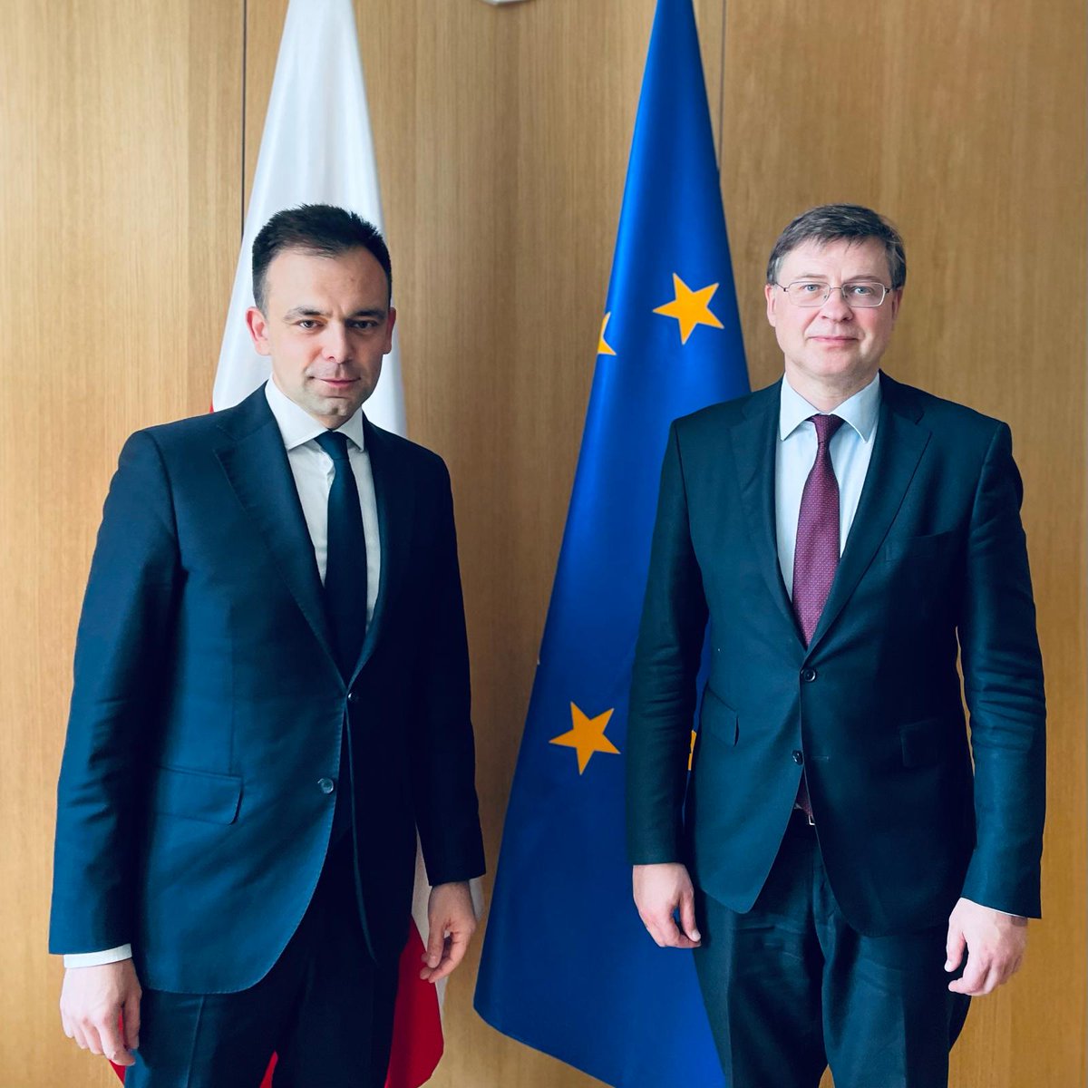 Ważna rozmowa z wiceprzewodniczącym KE @VDombrovskis na temat wydatków zbrojeniowych i procedury nadmiernego deficytu. Rekordowe wydatki obronne w Polsce to większe bezpieczeństwo dla całej Europy.