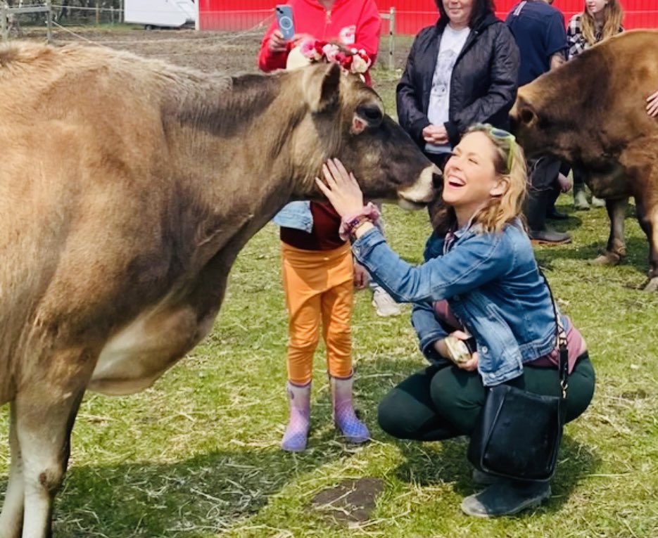 JessLReid's tweet photo. Spent Mother’s Day with some rescued dairy cows — mothers who have had all their babies taken away from them— to show them some love and compassion. https://t.co/GIt91bRIEy