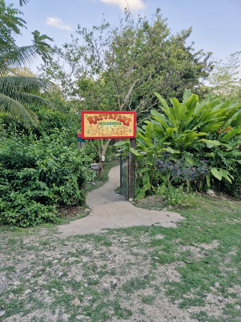 SteveEdwardsJA's tweet photo. ICYMI : A community meeting about the Montego Bay Perimeter Road Project was also held at the Rastafari Indigenous Village in Irwin, St. James on Saturday. π―π²
#MBPRP https://t.co/hTI8FlQjfD