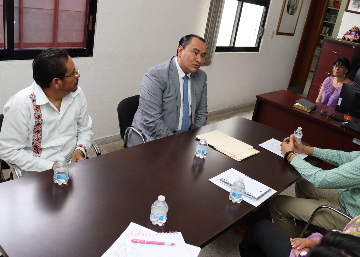 TEEOax's tweet photo. 💬 Las #AudienciasDeOídas permiten que las partes en un conflicto expongan sus argumentos, de manera directa y personal; lo que abona a la confianza en las resoluciones de este Órgano Jurisdiccional. El Pleno atendió a ciudadanos respecto a un medio de impugnación. https://t.co/0GaEAzkIEC