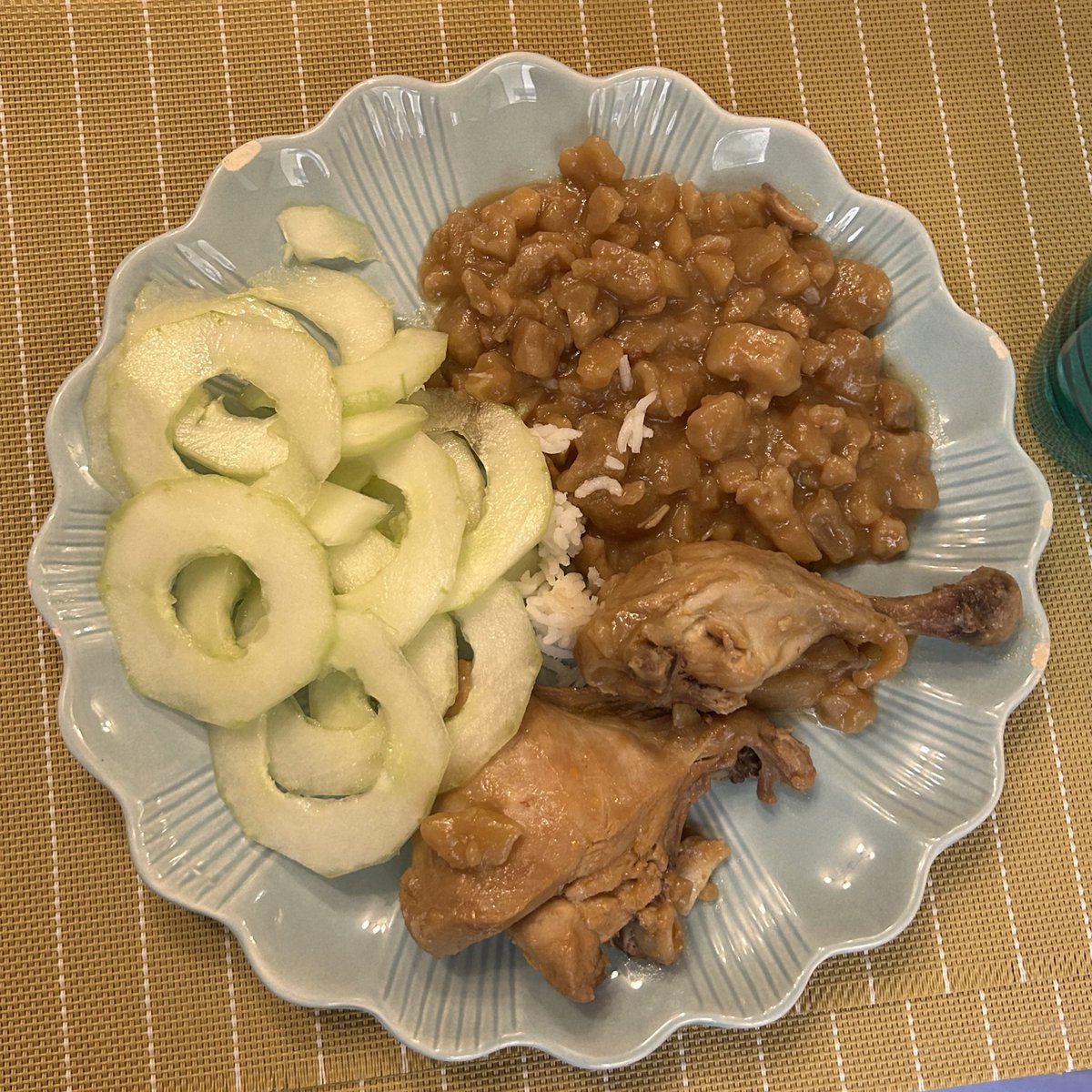 wiindflwr's tweet photo. mutis y no mutis peruchas, cuántas cals le calculan a la carapulcra?? https://t.co/S88XQoZcOR