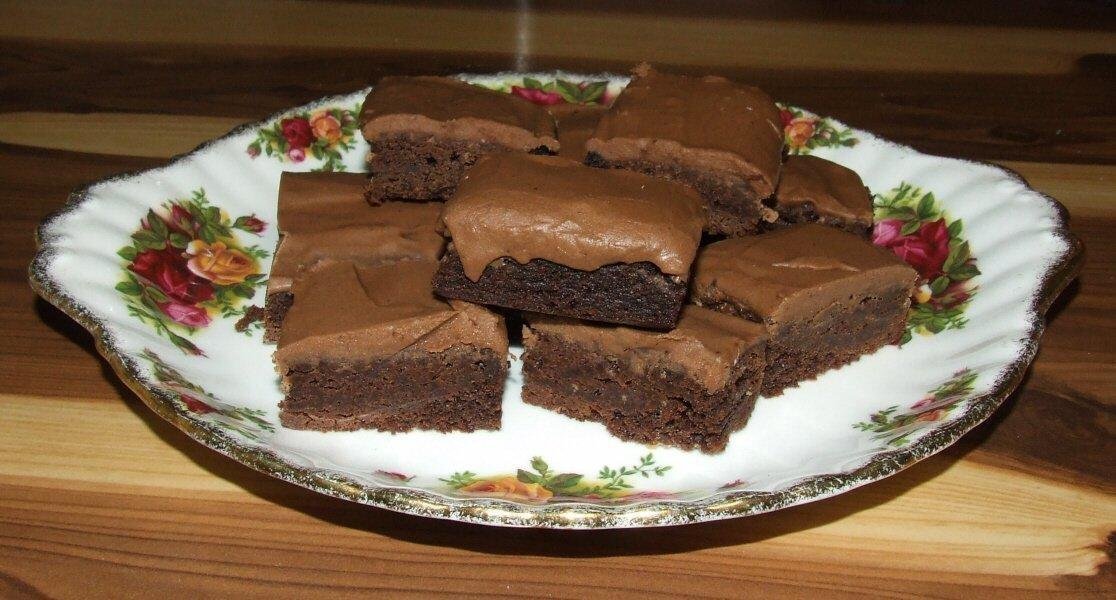 WendyLovesJesus's tweet photo. Happy #WorldBakingDay! It's that day of the year when I'm obligated to share photos of my favourite baked goods so that we can all collectively spend the day disappointed that we aren't eating 'em. 😄🎂🥮🍰🧁🍮🍪☕

#LemonBrownies
#CherryChews
#SaltedCaramelButterBars
#Brownies https://t.co/sbdDQmlhcW