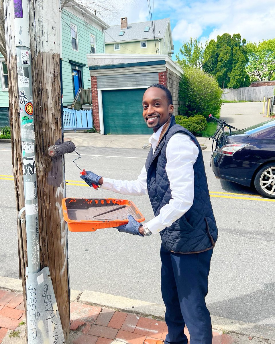 JohnGPVD's tweet photo. Had a great time working alongside the Department of Public Works and Public Property to clean up graffiti in our beautiful city! A huge thank you to the team for their hard work and dedication to making our neighborhoods shine! 🏙️💪 #CommunityFirst #GraffitiCleanup https://t.co/BYcoc4pL3B