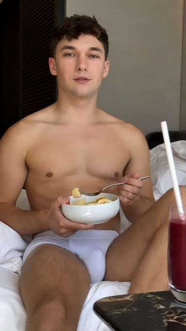 Repost if you’d want me for lunch https://t.co/vNAU3naOlJ https://t.co/Z0UaMWSCH7
