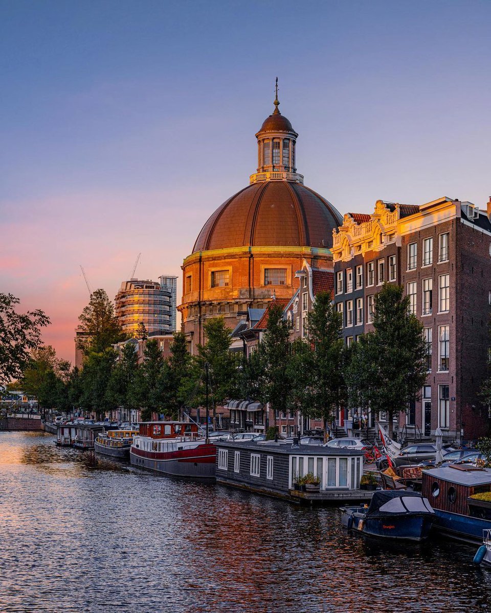Sunset glows &amp; Koepelkerk!✨

📸: <a href="/vizualsbynick/">Nick | Film maker | Amsterdam</a>

#RenHotelAms #DisoverThisWay