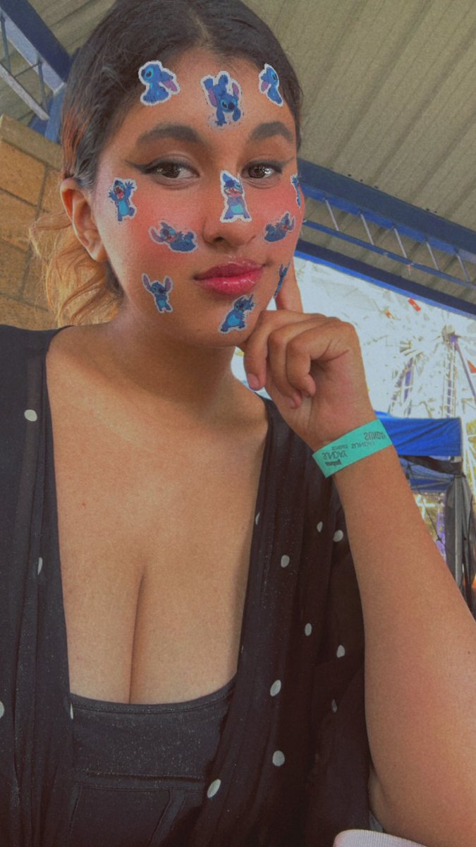 WRATHIANSLUT's tweet photo. //happy #adminmonday I took these yesterday at the carnival I survived the nausea ๐ฉ๐ฉ https://t.co/1m7UD8Wk8N
