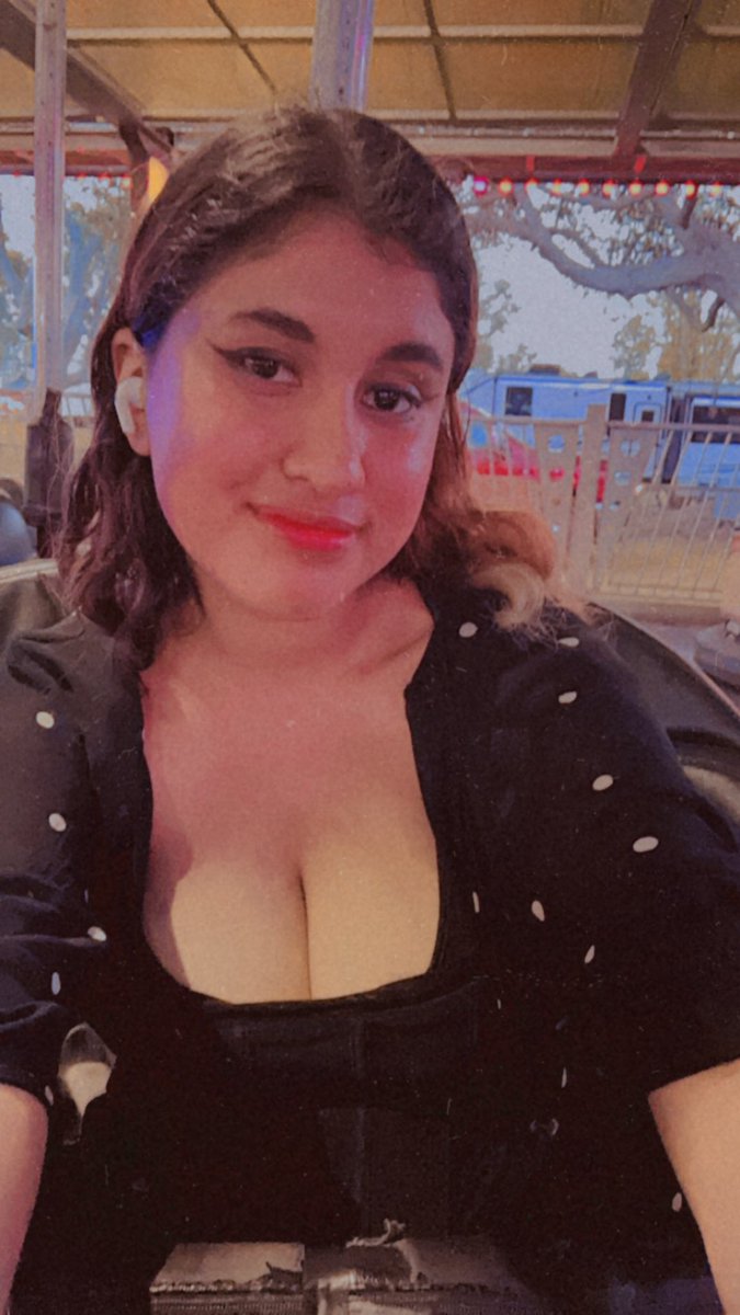 WRATHIANSLUT's tweet photo. //happy #adminmonday I took these yesterday at the carnival I survived the nausea ๐ฉ๐ฉ https://t.co/1m7UD8Wk8N