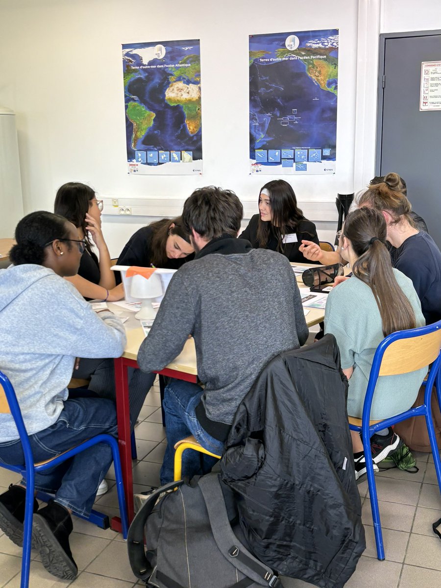 farid_djemmal's tweet photo. Dans le Gers,  @LyceeSaverne et @Lyceelegarros se distinguent par leur engagement dans expérimentation académique innovante sur les #compétencesàsorienter. Cette démarche novatrice vise à créer un lien concret entre métiers et  compétences disciplinaires enseignées aux élèves. https://t.co/4msPTusOvr