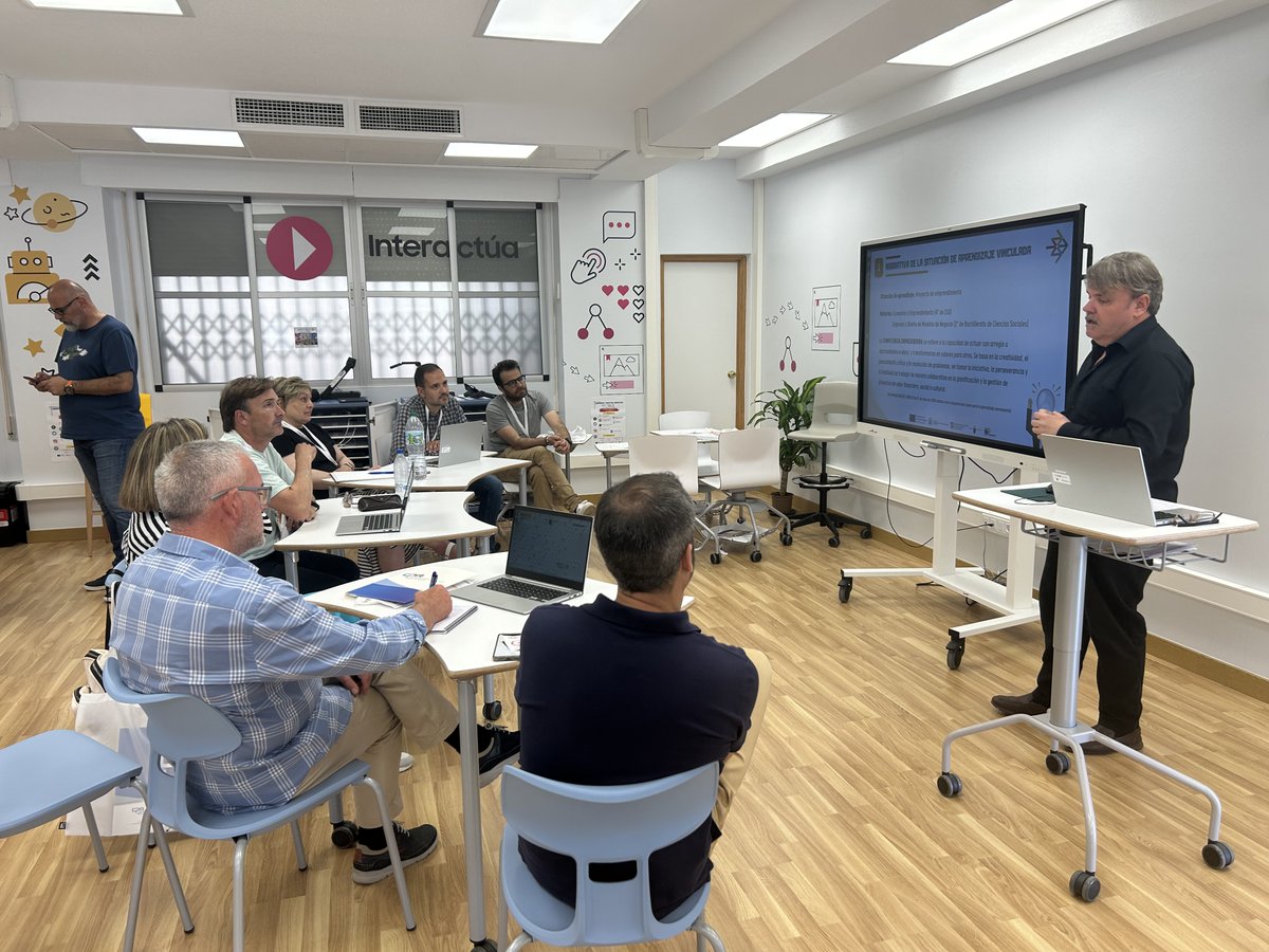 DigitalProf_RM's tweet photo. 👏Gracias a todos los centros que habéis participado en esta Jornada de Puertas Abiertas en el #AdF de la Región de Murcia.
➡️Taller Design Thinking-Interactúa
➡️Taller Explora con makey makey
➡️Taller Crea-croma
@Educarm @sifopcarm @DigitalProf_RM @CPRRegionMurcia@AdF_RdeMurcia https://t.co/b18XR8enuu