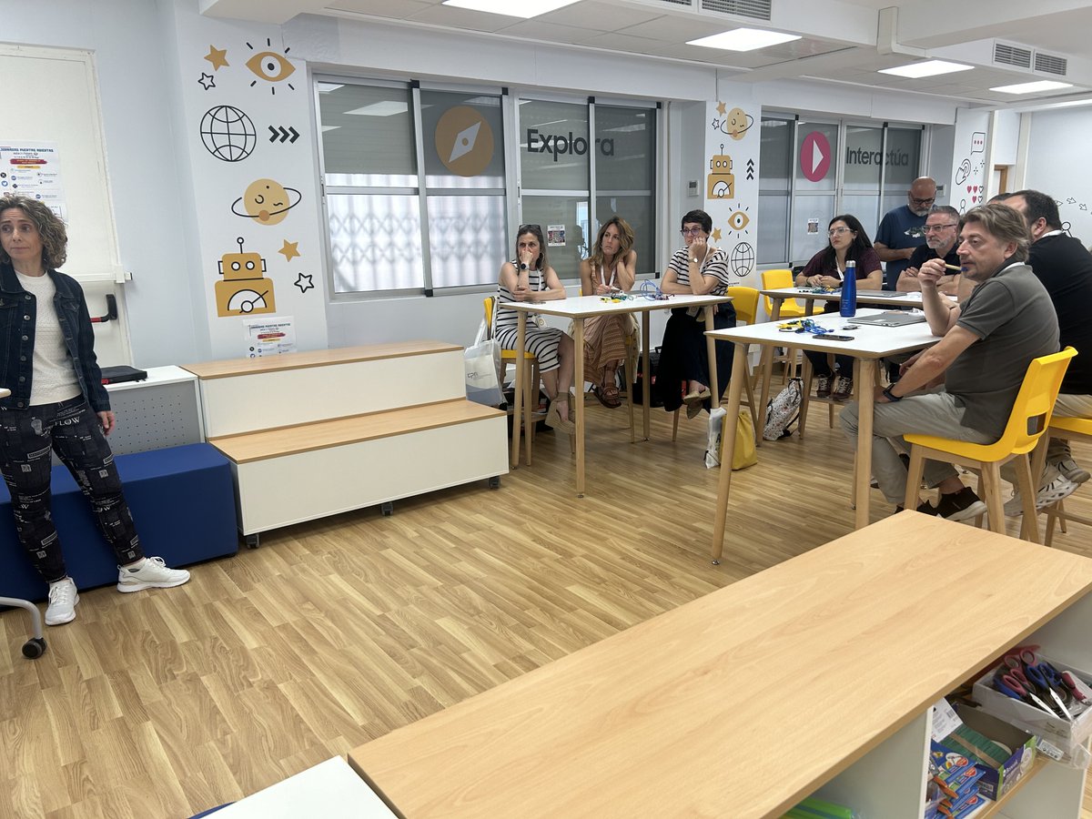 DigitalProf_RM's tweet photo. 👏Gracias a todos los centros que habéis participado en esta Jornada de Puertas Abiertas en el #AdF de la Región de Murcia.
➡️Taller Design Thinking-Interactúa
➡️Taller Explora con makey makey
➡️Taller Crea-croma
@Educarm @sifopcarm @DigitalProf_RM @CPRRegionMurcia@AdF_RdeMurcia https://t.co/b18XR8enuu
