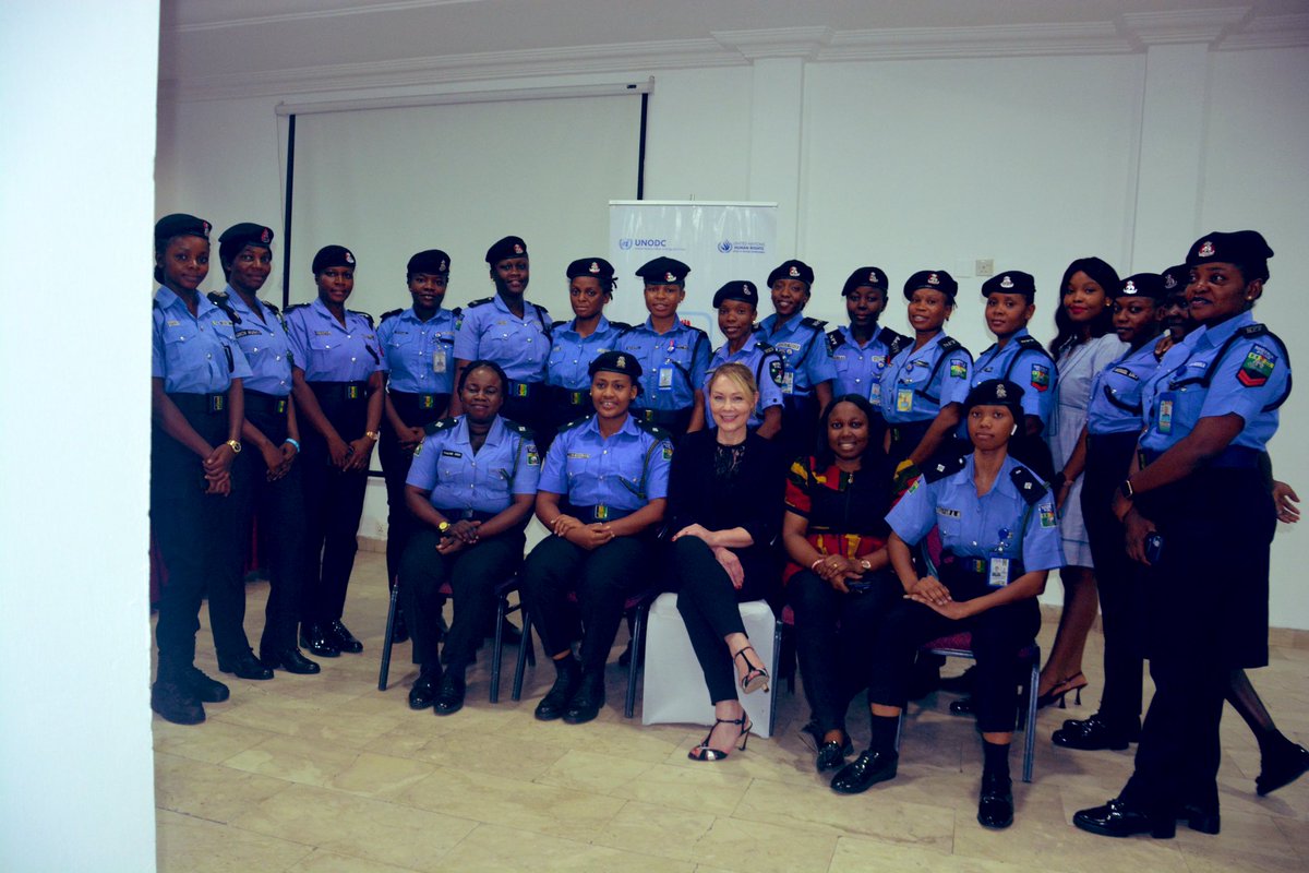 The Nigeria Police can be more: ✔️service driven ✔️people friendly ✔️rule of law compliant Together with partners, we’re supporting that. Thanks to 💵 from @StateINL & @UNPeacebuilding, we trained @PoliceNG_CRU 👮‍♂️👮‍♀️ on “Human Rights-Based & Gender-Sensitive Policing”.
