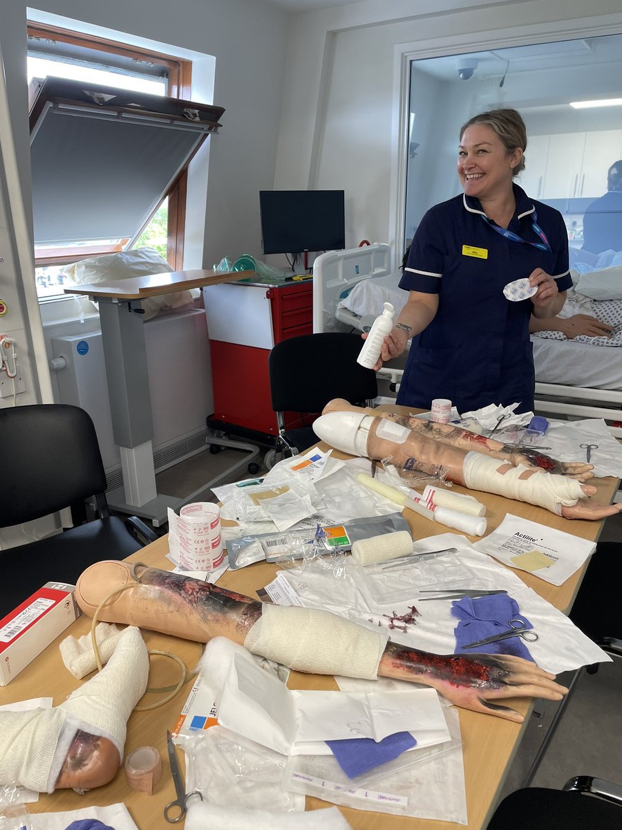 stephstewart_15's tweet photo. What a day! Brilliant #burnssim day @burnsunitBHT. From Burns Emergency Management to having a go at performing an escharotomy & completing a brochoscopy for a inhalation burn. Science is amazing 🩺👩🏼⚕️❤️🩹 #burnsunit #mdt #burnsphysio https://t.co/VJpBEwr5Wp