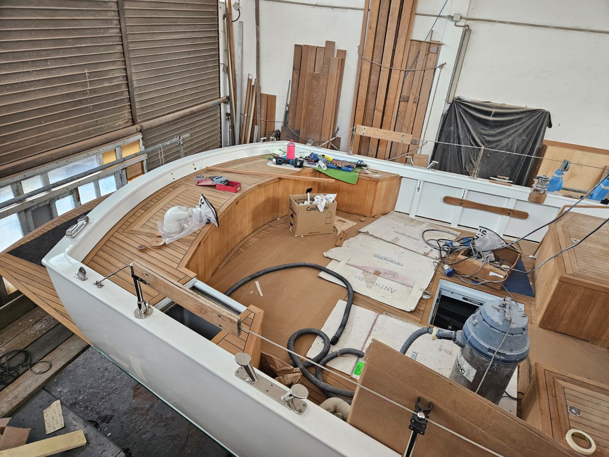 WESTSYSTEMEPOXY's tweet photo. At Cantiere Adriatico, they’re swapping out the teak decking using 105 Epoxy Resin® and a mix of 205 Fast Hardener®/206 Slow Hardener® on this beauty. We can’t wait to see her on the water! 🌊⛵
#westsystemepoxy #boatrefit #teakdecking https://t.co/X5mVdRKFkf
