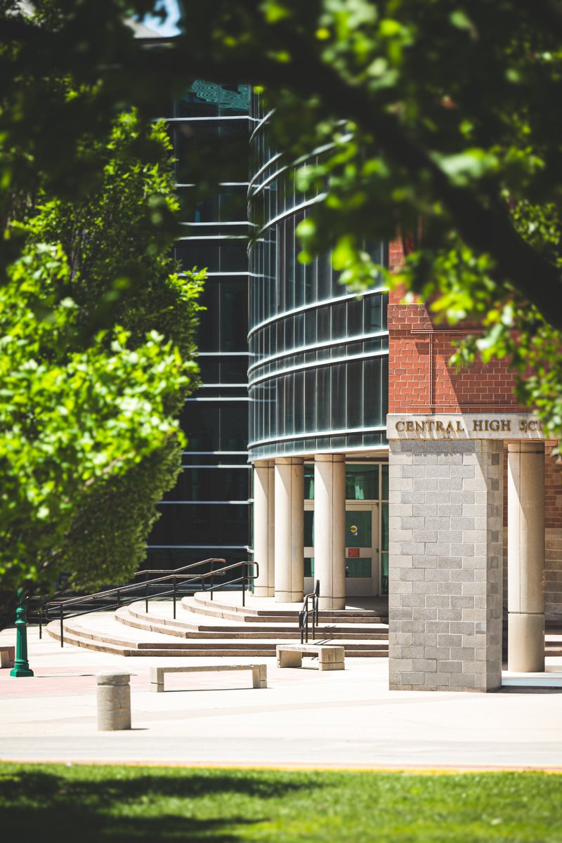 thepatrickburnz's tweet photo. I took my @CentralBulldog Digital Photography classes outside while the weather was nice last week. I’m looking forward to seeing their photos. @officialSPS #digitalphotography #springfieldMO https://t.co/fuobItQw8U