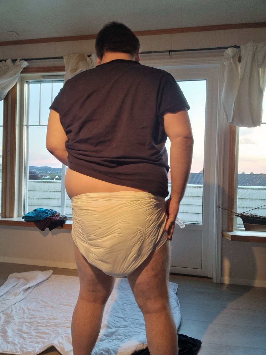 betterdrysoaker's tweet photo. Im supersoggy in my Betterdry diaper with a boosterpad inside #Betterdry #Boosterpad #betterdrydiaper #incontinent #KARINA #Karmøy #diapers #diaperlover https://t.co/J4qENXqYhu